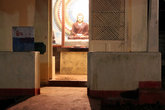 Будда в маленьком храме