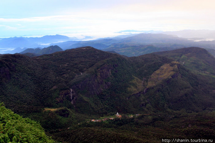Вид с Пика Адама Шри Пада Пик (Пик Адама 2243м)  заповедник дикой природы, Шри-Ланка