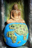 Будда на глобусе