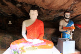Будда под скалой