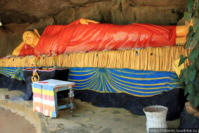 Лежащий Будда Шри Пада Пик (Пик Адама 2243м)  заповедник дикой природы, Шри-Ланка