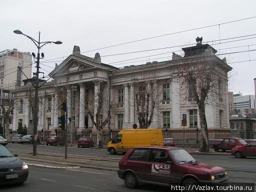 Дом с колоннами Белград, Сербия