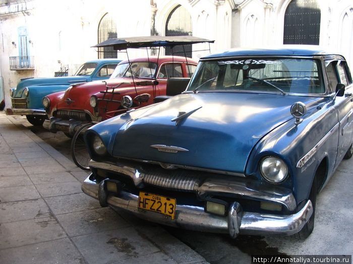 Помните? А ведь это самый обычный автомобильный транспорт на Кубе! Куба