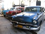 Помните? А ведь это самый обычный автомобильный транспорт на Кубе!