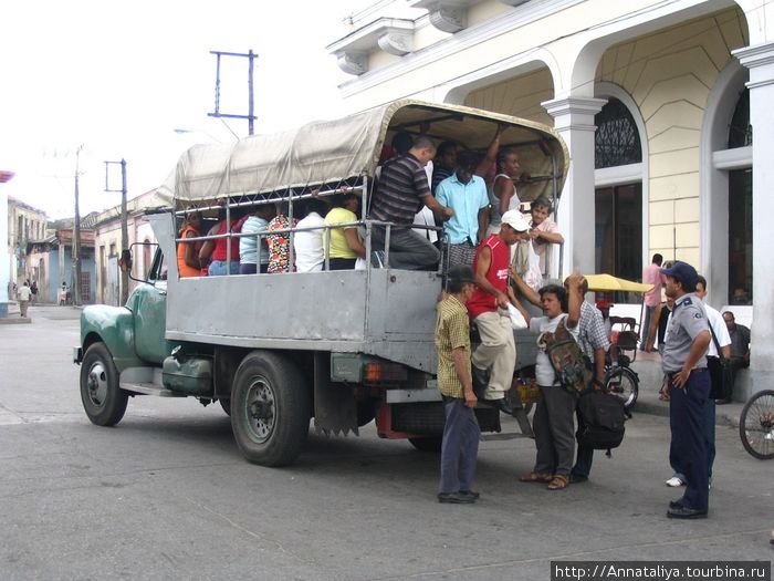 А еще есть такой вид транспорта. Как он вам? :-)))) Куба