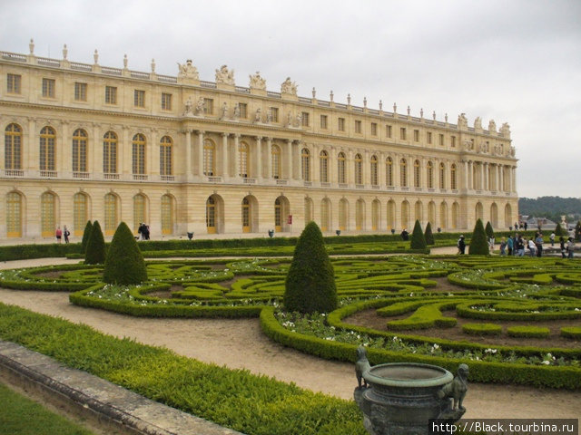 Версальский дворец со стороны парка Версаль, Франция