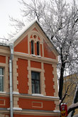 Фрагмент яркого дома на Конюшенной.