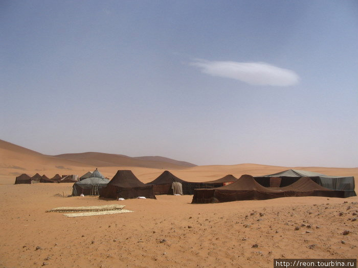 Палаток тут довольно много Область Мекнес-Тафилалет, Марокко