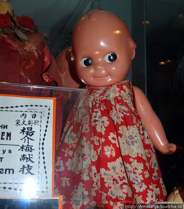 Единственная игровая японская кукла, которая есть в коллекции, принадлежала раньше японскому принцу. Но, согласитесь, что она весьма похожа на современного пупса. :)) Москва, Россия