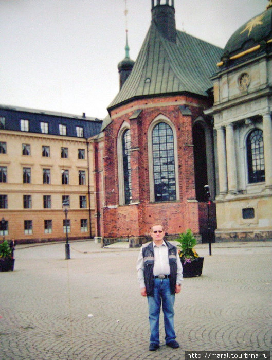 Оказавшись в Стокгольме на Риддархольмене, невозможно обойти вниманием величественный католический собор. Стокгольм, Швеция