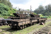Железнодорожные грузовые платформы на запасном пути