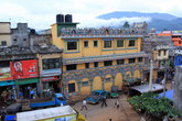 Индуистский храм, вид с третьего этажа здания автовокзала