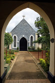 Арка входных ворот англиканской церкви