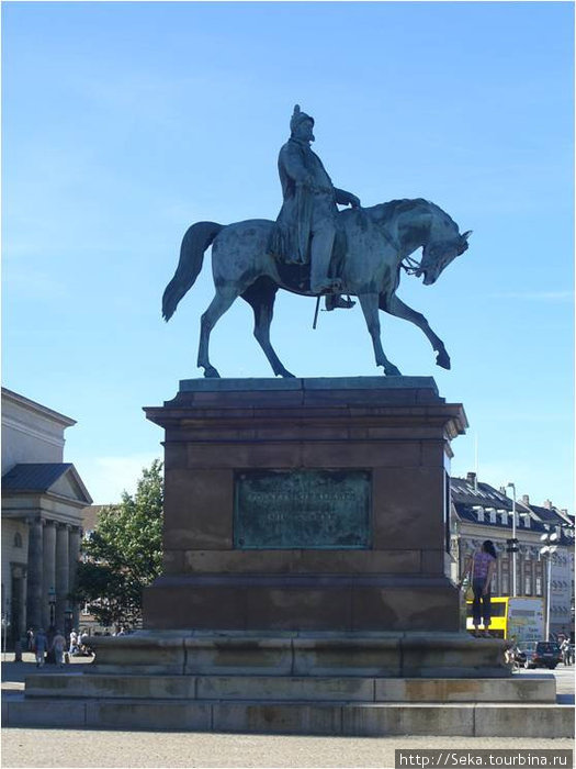 Памятник королю Фредерику VII / Equestrian Statue of King Frederik VII