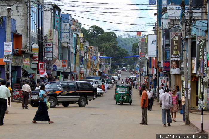 В Бадулле на одной из центральных улиц Бадулла, Шри-Ланка