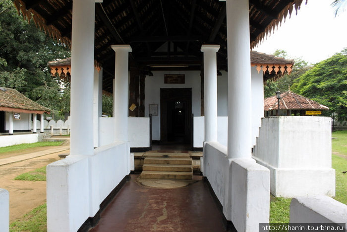 Вход в храм Вишну Бадулла, Шри-Ланка
