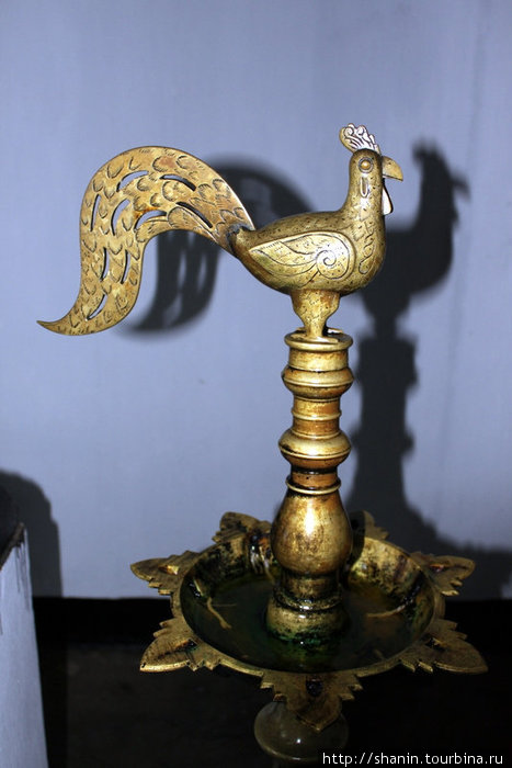 Петух — символ индуистского бога Вишну Бадулла, Шри-Ланка