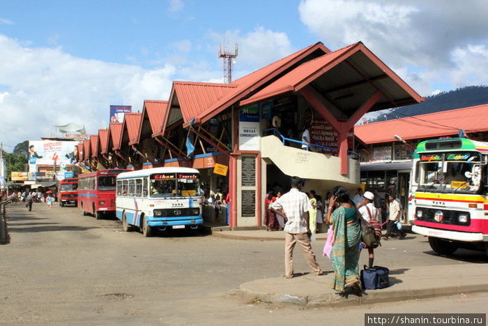 Автовокзал в центре города Бадулла, Шри-Ланка