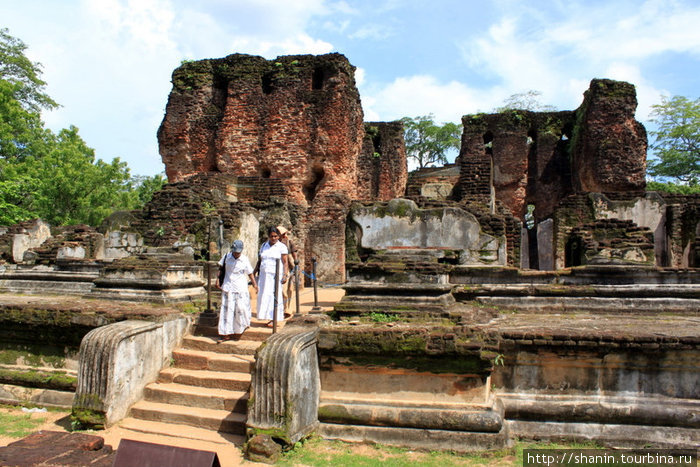 Руины царского дворца Полоннарува, Шри-Ланка