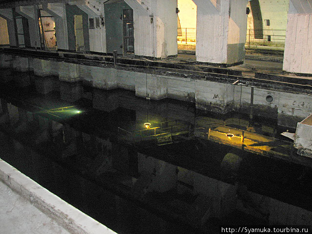 Сухой док в затопленном состоянии. (фото из сайта) Балаклава, Россия