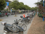 Повсеместно расположены парковки для вело-мото транспорта.