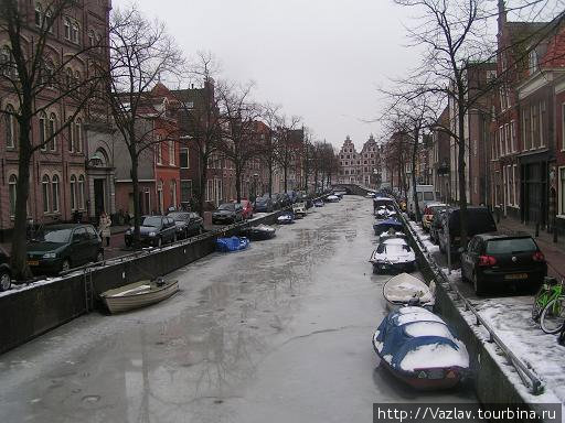 Двойная парковка Харлем, Нидерланды