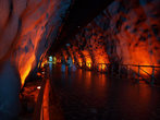 Развлечение в Рованиеми — пещера Деда Мороза №2. 
Есть и каноническое обиталище, распиаренное. А это второе — коммерческое. :) Вход платный