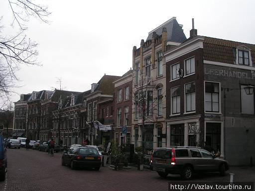 Типичный пейзаж центра Лейден, Нидерланды