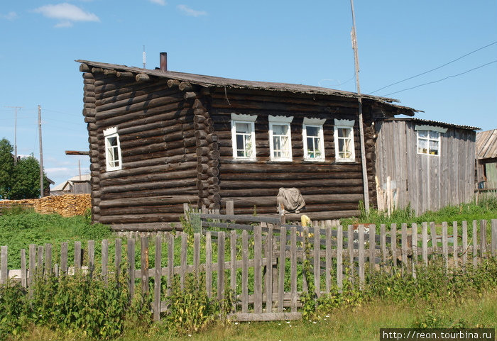Этому дому явно не меньше сотни лет Троицко-Печорск, Россия