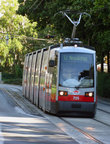 С билетами в Вене интересно: для всех видов транспорта они здесь однотипные, т.е. один и тот же билет можно использовать и для поездок в метро и автобусах и трамваях и даже в S-Bahn