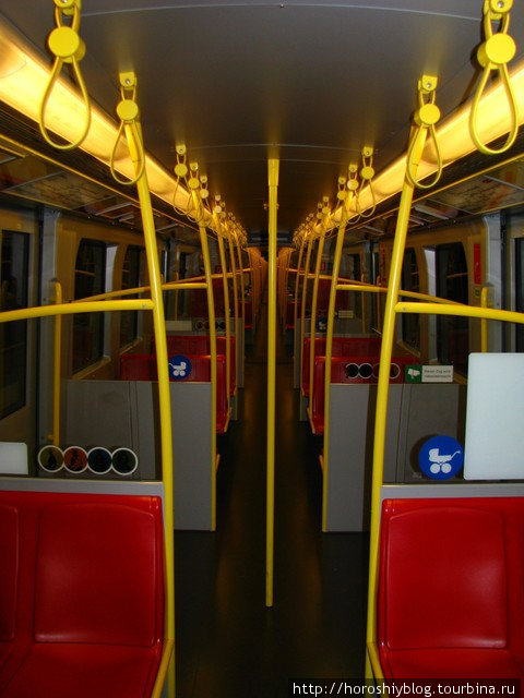 Салоны в метро в основном яркие и производят хорошее впечатление Вена, Австрия