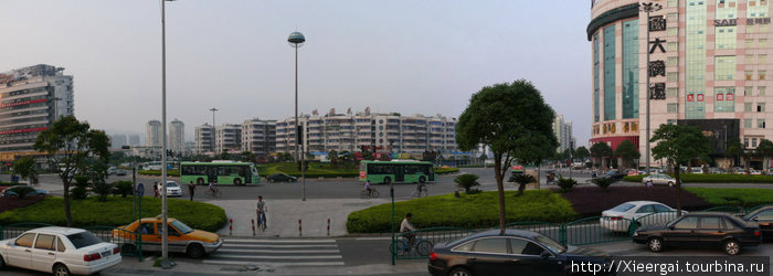 Один из перекрёстков Вэньчжоу, Китай