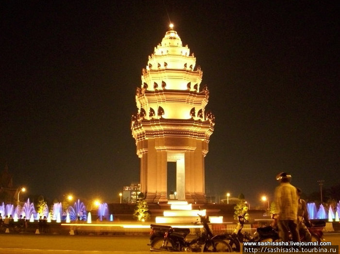 Монумент Независимости. Пномпень, Камбоджа