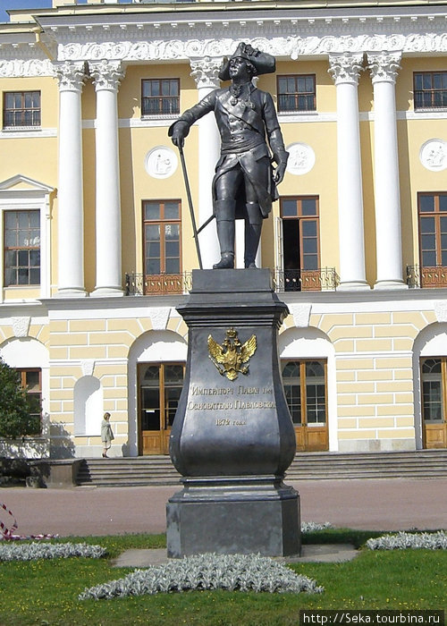 Памятник императору Павловск, Россия