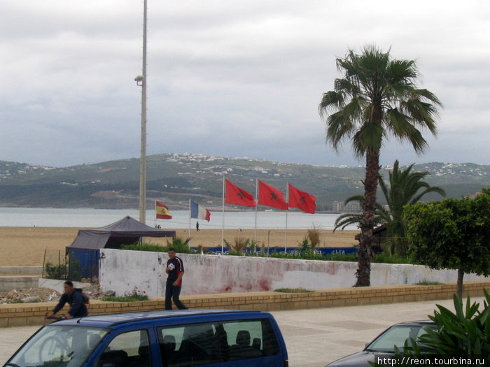Первая фотка в Марокко. Берег Гибралтарского пролива. За морем — Европа Область Танжер-Тетуан, Марокко