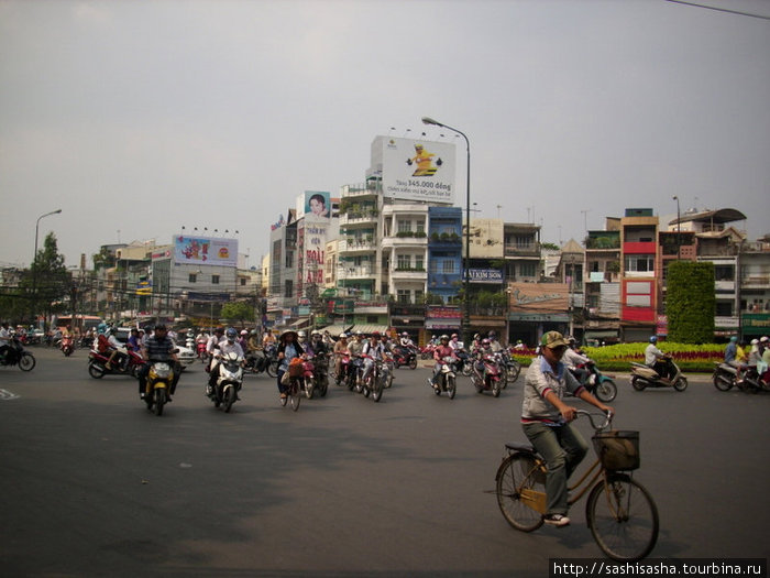 Как и в любом другом азиатском городе вас встречает толпа на мотобайках. Хошимин, Вьетнам