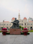Памятник самому Хо Ши Мину.