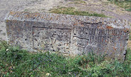 Древняя могила в Татевском монастыре