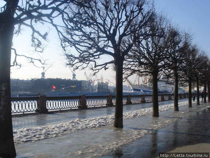 Прогулка вдоль реки Санкт-Петербург, Россия