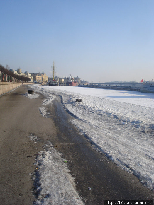 Прогулка вдоль реки Санкт-Петербург, Россия