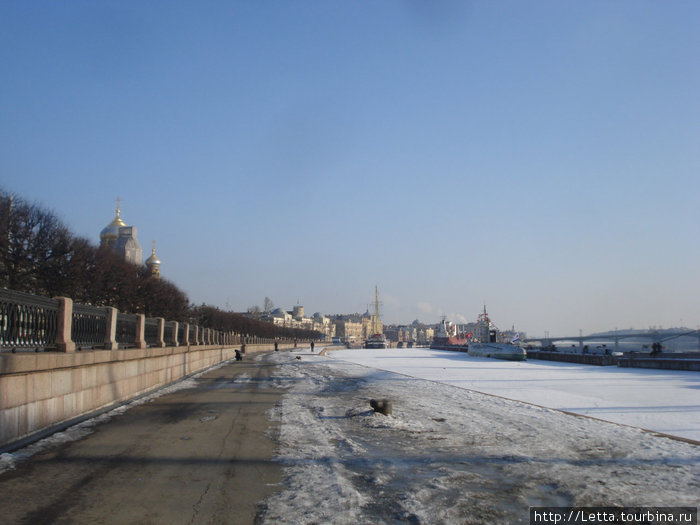 Прогулка вдоль реки Санкт-Петербург, Россия