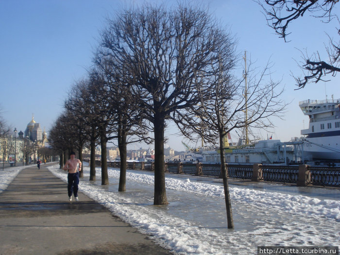 Прогулка вдоль реки Санкт-Петербург, Россия