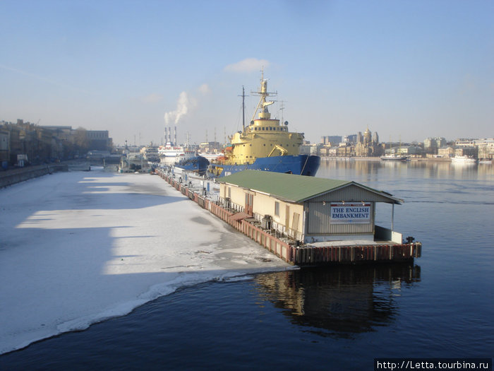 Прогулка вдоль реки Санкт-Петербург, Россия