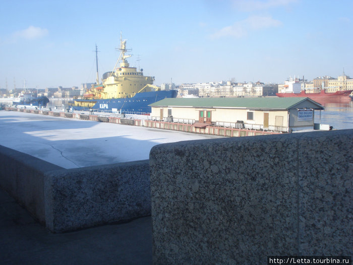 Прогулка вдоль реки Санкт-Петербург, Россия