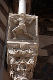 фигурки, украшающие Кафедральный собор Вероны