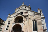 главный вход в Кафедральный собор Вероны