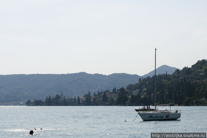 уснувшая яхта Озеро Гарда, Италия