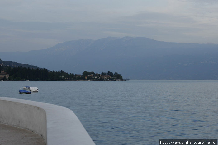 безмолвие Озеро Гарда, Италия