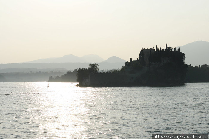 таинственность Озеро Гарда, Италия