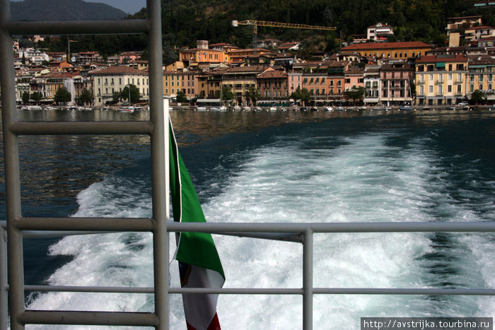 под итальянским флагом Озеро Гарда, Италия